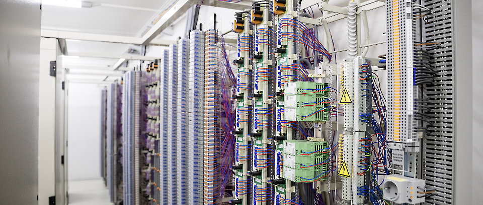 Schaltschränke für digitale Stellwerkstechnik